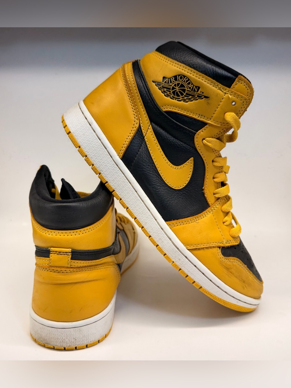 Nike Air Jordan 1 Retro High (194) - Picture 6 of 9